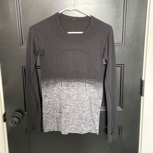 Lulu lemon size 4 long sleeve
